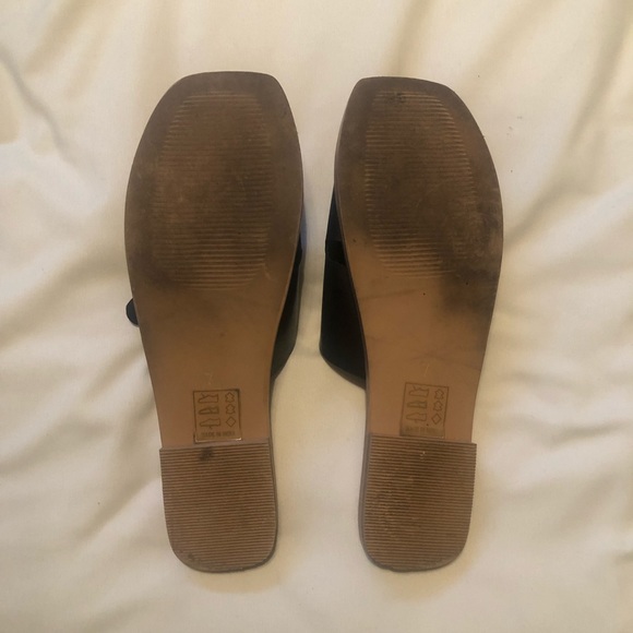 Urban Outfitters sandals with buckles black | sz 7 - Picture 3 of 3